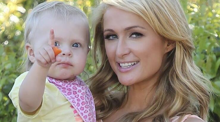 Ποιο είναι το μωρό που κρατάει η Paris Hilton; [εικόνες]