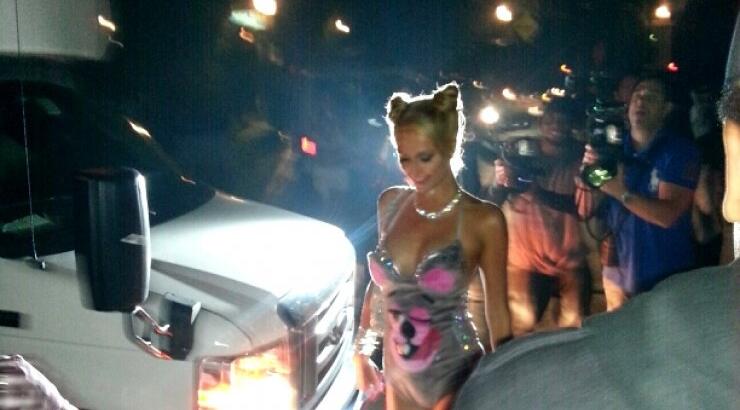 Paris Hilton: H καυτή εμφάνισή της στην έπαυλη του Playboy!!!