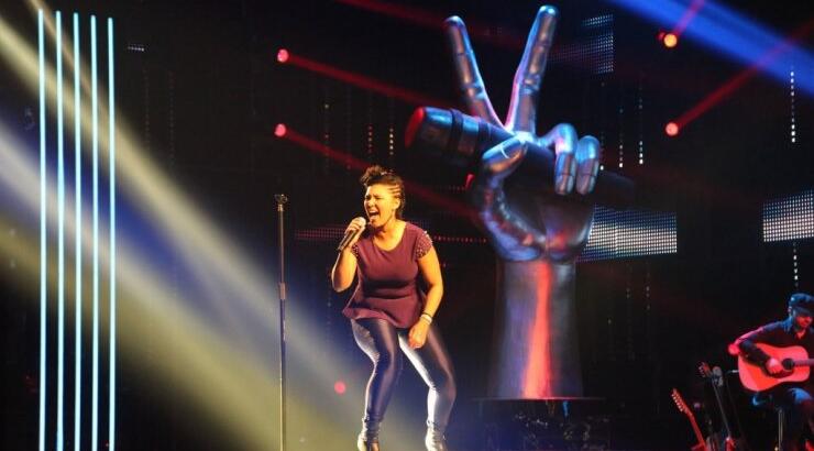 The Voice 2: Ποιος coach άρπαξε επάνω στη σκηνή την Πατρίτσια Άμπραχαμς; 