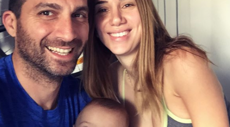 Κυριάκος Πελεκάνος: Παιχνίδια στο πάτωμα με τον γιο του!