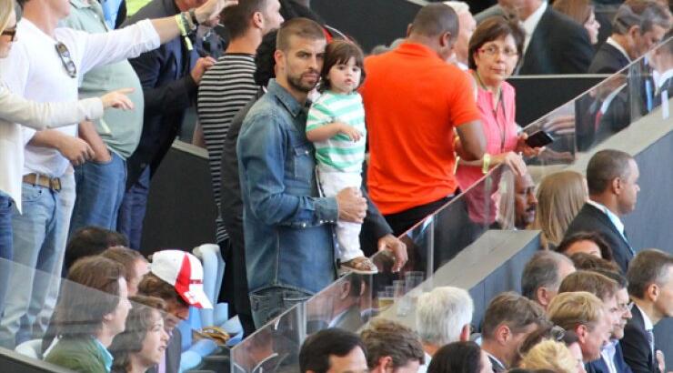 Shakira: Την απολάμβαναν από τις κερκίδες Pique και Milan [εικόνες]