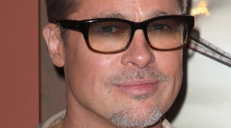 Ο Brad Pit φοράει γυαλιά και τρελαίνει στο πέρασμά του [εικόνες]