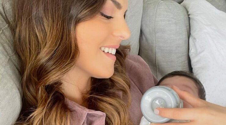 Κρίστη Αγαπίου: Πρωινές αγκαλιές με τον νεογέννητο γιο της, Sebastian! [εικόνα]