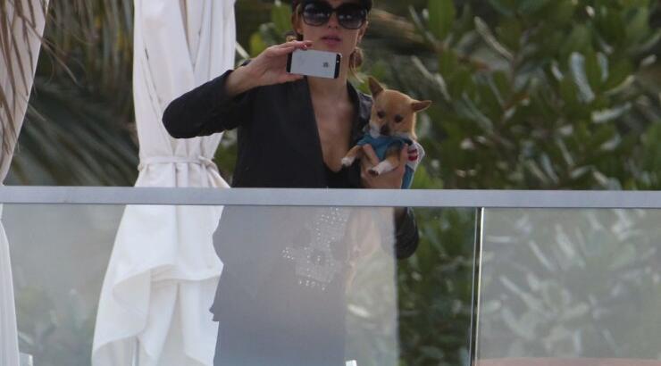 Και η Paris Hilton στη μόδα με τις selfies [εικόνες]