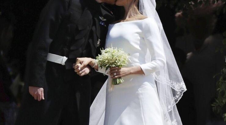 Τι γλυκός! Μάθετε τι ψιθύρισε ο Πρίγκιπας Harry στη Meghan Markle μόλις την αντίκρισε στο εκκλησάκι!