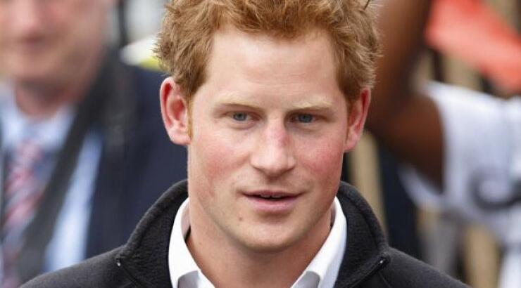 O πρίγκιπας Χάρι διασκεδάζει με go-go dancer σε κλαμπ του Λονδίνου