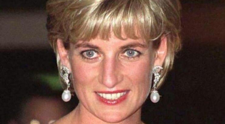 Πωλούνται τα πιο θρυλικά φορέματα της Νταϊάνα!