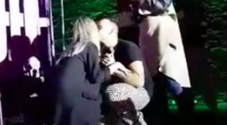 Έπώνυμος Κύπριος έκανε πρόταση γάμου στην ηθοποιό σύντροφό του επί σκηνής!