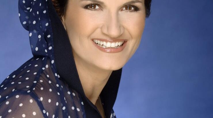 H Άλκιστις Πρωτοψάλτη διαβάζει παραμύθια