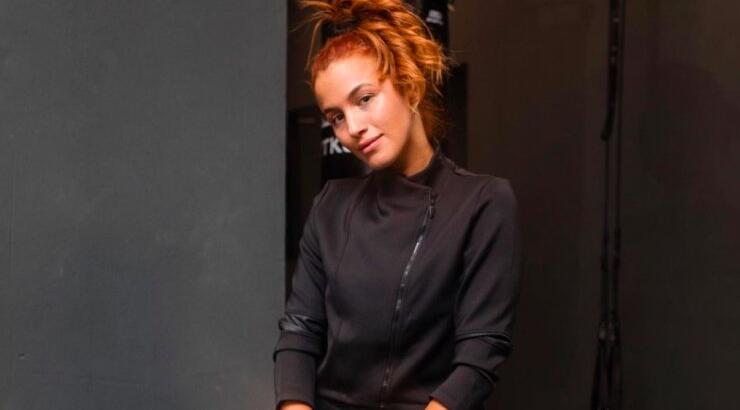 Φωτιά η Κάλια Ελευθερίου: Πέταξε τα ρούχα της και πόζαρε με see through λευκά εσώρουχα [εικόνες]