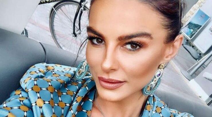 Ramona Filip: Μας έβαλε στην γκαρνταρόμπα με τα παπούτσια της! 