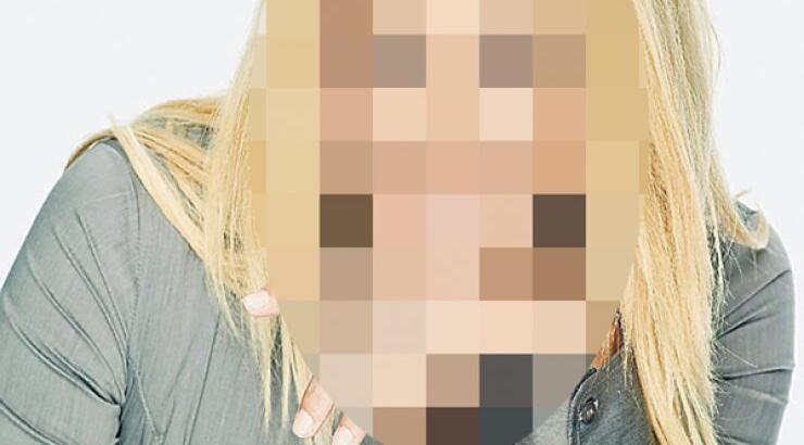 Πασίγνωστη ξανθιά Ελληνίδα παρουσιάστρια φόρεσε σιδεράκια και εμφανίστηκε μπροστά στις κάμερες