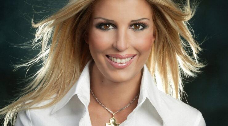 Το σκύψιμο της Έλενας Ράπτη στην Βουλή που κάνει τον γύρο του διαδικτύου [εικόνα]