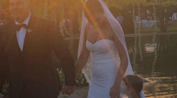 To υπέροχο νυφικό που φόρεσε η Yβόννη Μπόσνιακ