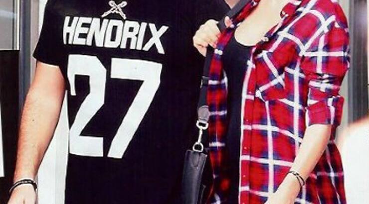 Δείτε την Υβόννη Μπόσνιακ με τον Αντώνη Ρέμο και την... κοιλιά τούρλα