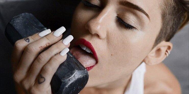 H Miley Cyrus ανέβασε φωτογραφία της στο instagram… ολόγυμνη