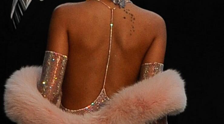 Έκανε και πάλι το θαύμα της η Rihanna! Δείτε πως εμφανίστηκε σε βραβεία  