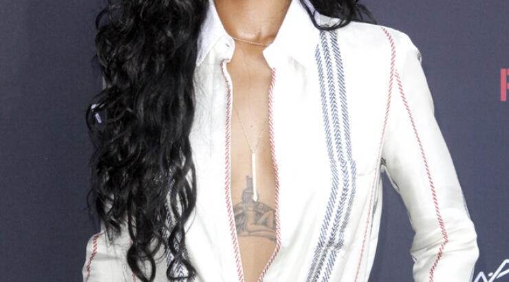 Δείτε την αγγελική εμφάνιση της Rihanna στα Grammy