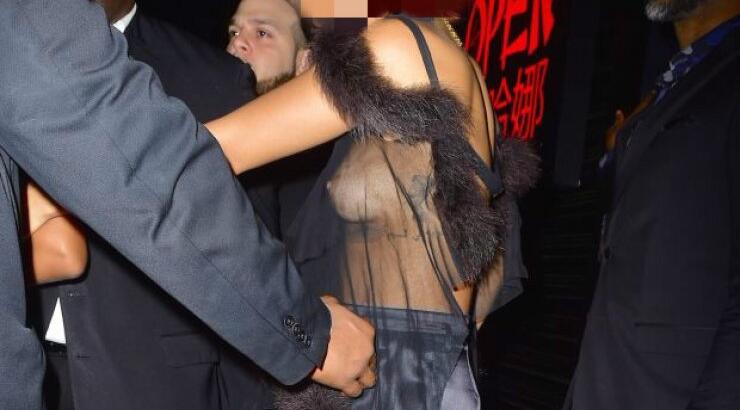 Πασίγνωστη τραγουδίστρια πήγε στο after party του Met Gala σχεδόν γυμνή