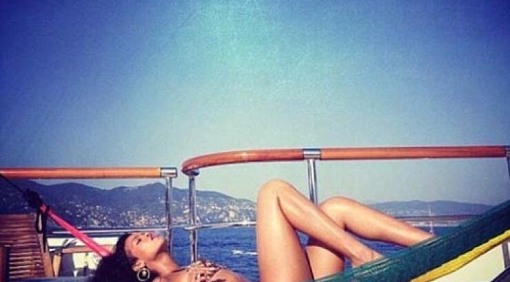 Rihanna: Με νέα hot φωτογραφία αναστατώνει