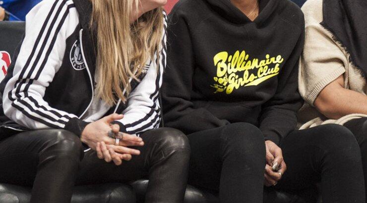 Η Rihanna με την κολλητή της σε αγώνα basket