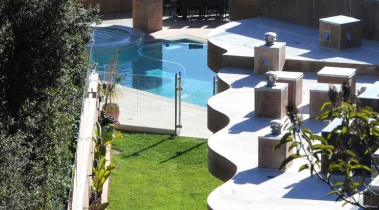 Δείτε σε τι σπίτι μετακόμισε η Rihanna!