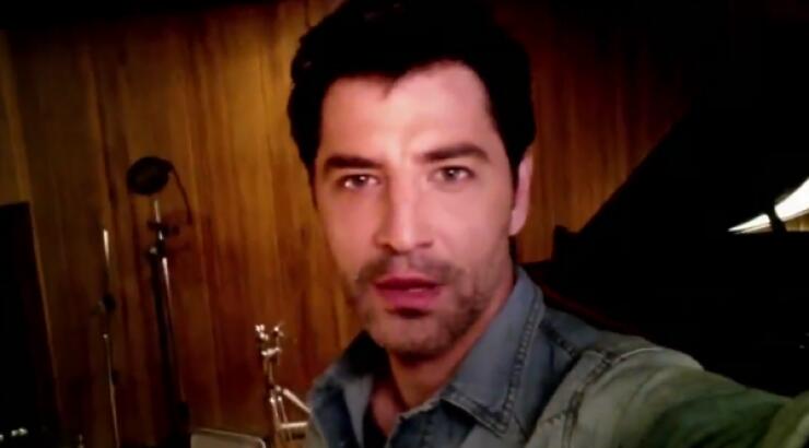 To selfie video του Σάκη Ρουβά που ξεπέρασε τα 11.000 likes στο Facebook!