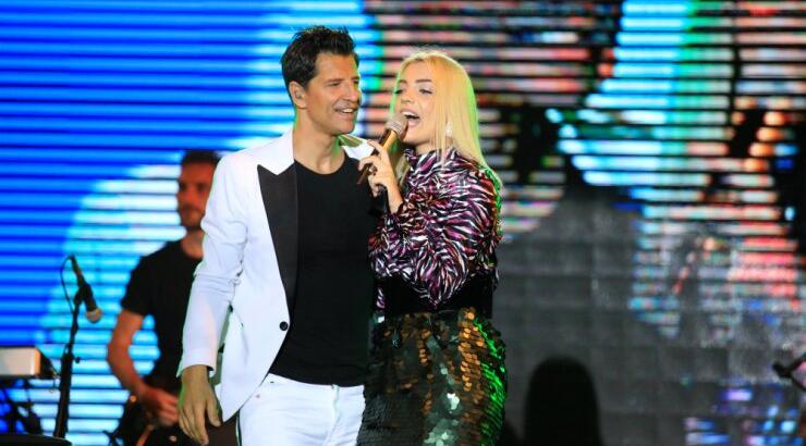 Άντρη Καραντώνη: Τραγούδησε κυπριακά στη σκηνή με το Σάκη Ρουβά! [εικόνες & βίντεο]