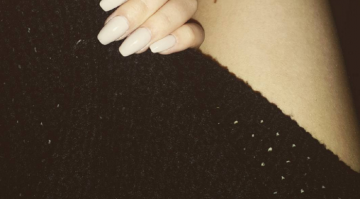 Επώνυμη Κύπρια “κολάζει” το instagram με τα σέξι πόδια της!