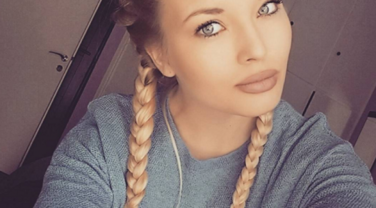 Ροζίτα Κεντάλα: Δείτε την με μαγιό στην παραλία με τον σύντροφο και το γιο της!