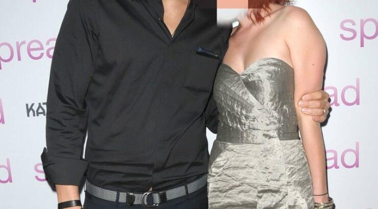 Διάσημη δήλωσε ερωτευμένη με τον νεαρό πατριό της!