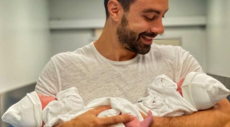 Τανιμανίδης - Μπόμπα: Όλες οι λεπτομέρειες για τη γέννηση των διδύμων κοριτσιών τους [βίντεο]
