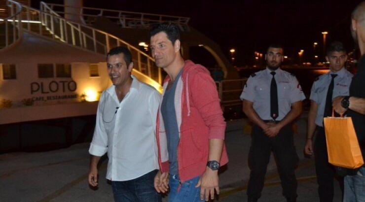 Σάκης Ρουβάς: Σε κρητικό γλέντι χορεύει πεντοζάλι! [εικόνες + βίντεο]