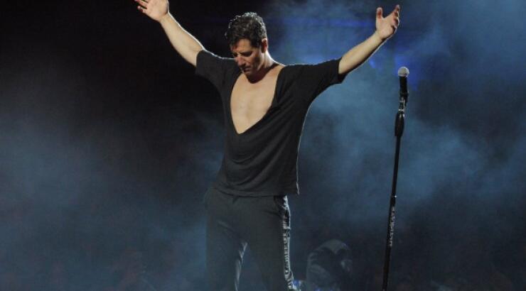 Ο Σάκης Ρουβάς χόρεψε αισθησιακά στη σκηνή με την πρώην Έλληνα επιχειρηματία που περιμένει παιδί!