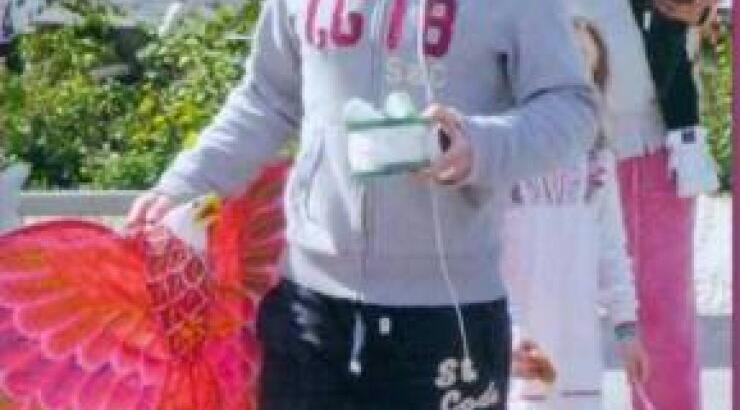 Ο Σάκης πέταξε χαρταετό… λίγο πριν το Πάσχα!