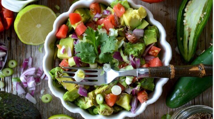 Ποιες τροφές βοηθούν εάν έχετε θυρεοειδή