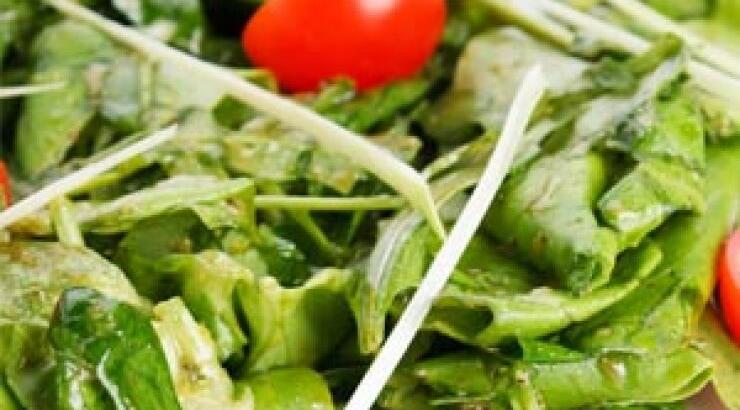 5 υλικά που πρέπει να αποφύγεις στο Salad Bar