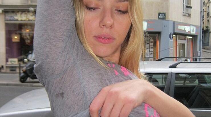 Δες το νέο τατουάζ της Scarlett Johansson!