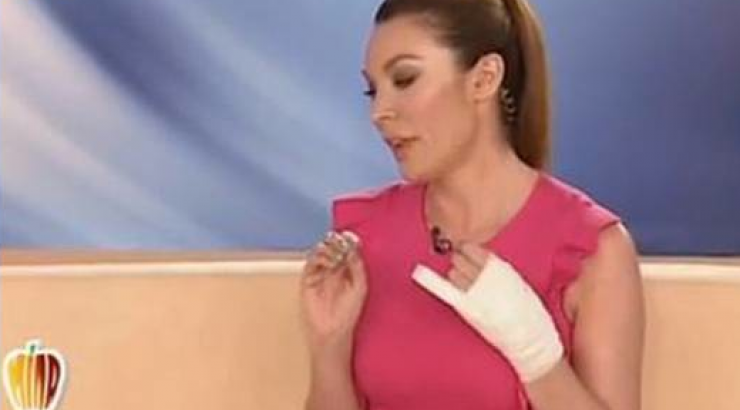 Η Τατιάνα έσπασε το χέρι της