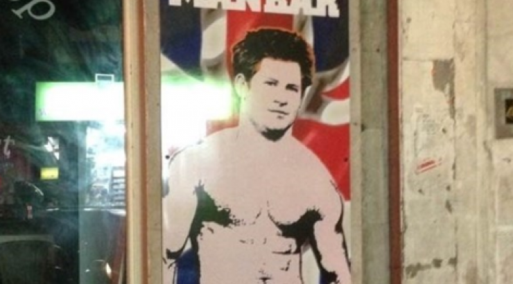 Ο πρίγκιπας Χάρι έγινε αφίσα σε gay bar
