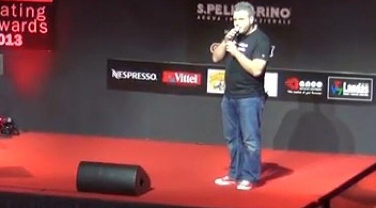 Ο απολαυστικός Λούης Πατσαλίδης στην έναρξη των Time Out Eating Awards [video]