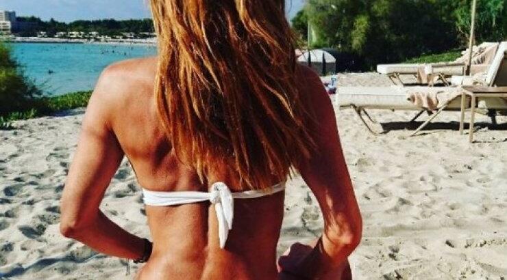 Ελληνίδα παρουσιάστρια "ρίχνει" το instagram με το σέξι μαγιό της στα 45 της