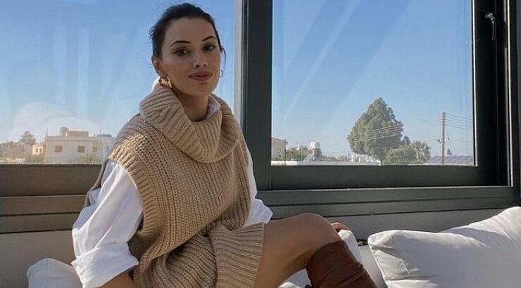 Εβελίνα Κυράστα: Αγκαλιά με τον γιο της έσβησε την τούρτα γενεθλίων της στη Λευκωσία