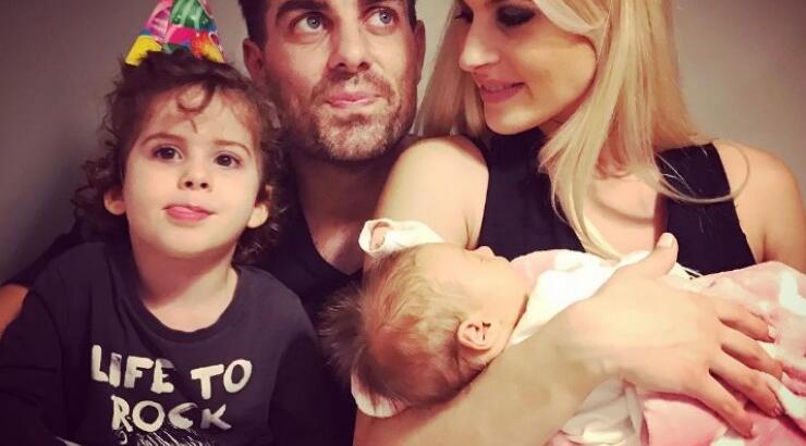 Η κούκλα σύζυγός του Στέλιου Χανταμπάκη μιλά πρώτη φορά για τις αγωνίες, την μεγάλη κοινή τους απόφαση και ποιος είναι πραγματικά ο σύζυγός της