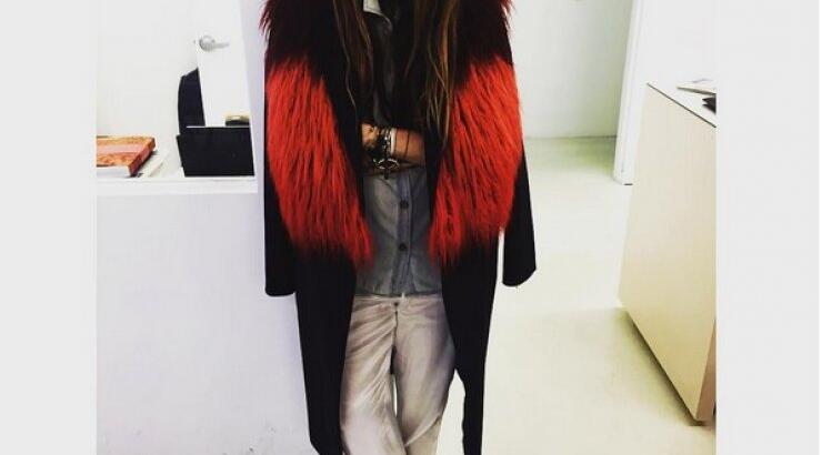 Σοφία Καρβέλα: Κάνει βόλτα τον γιο της και μας δείχνει τη φουσκωμένη της κοιλίτσα