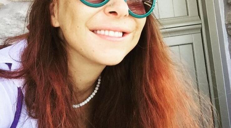 Ακομπλεξάριστη η Μελίνα Ασλανίδου ανέβασε φωτογραφία που τη δείχνει με πανάδες στο πρόσωπο και αγνώριστη