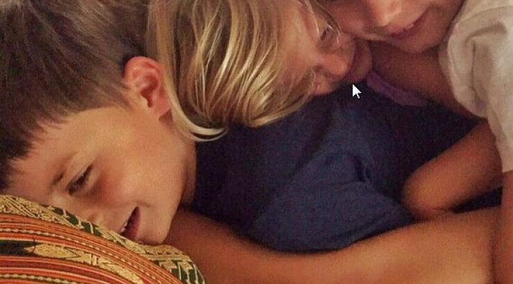 Tι γίνεται με το γάμο τους τελικά; Η φωτογραφία που προβλημάτισε το Hollywood