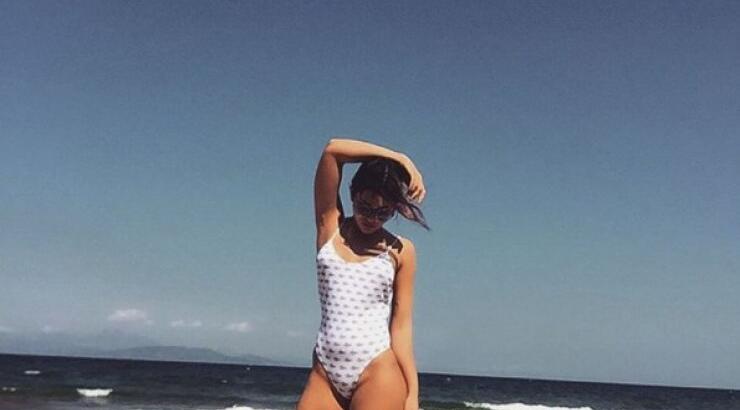 Επώνυμη Ελληνίδα παραδέχθηκε την πλαστική στήθους που έκανε