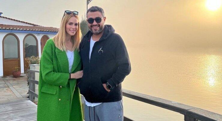 Στέλλα Δημητρίου: Το τρυφερό φιλί του συντρόφου της στη φουσκωμένη κοιλιά της! Κάνουν διακοπές στη Λεμεσό