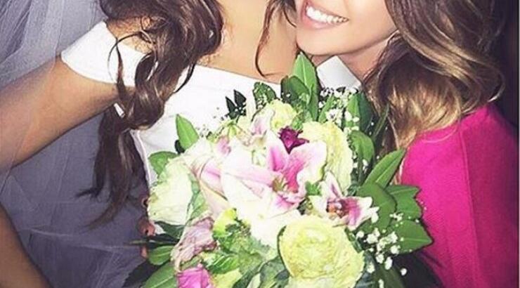 Με νυφικό και σε gay bar Ελληνίδα τραγουδίστρια πριν τον γάμο της